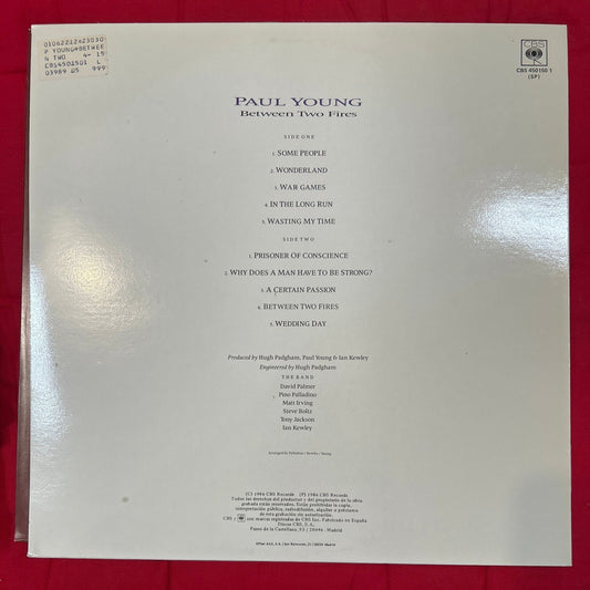 LP Paul Young – Between Two Fires 2ª Mano (Producto exclusivo recogida en tienda) - DISCOS NAKASHA