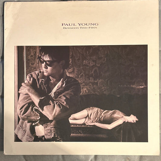 LP Paul Young – Between Two Fires 2ª Mano (Producto exclusivo recogida en tienda) - DISCOS NAKASHA